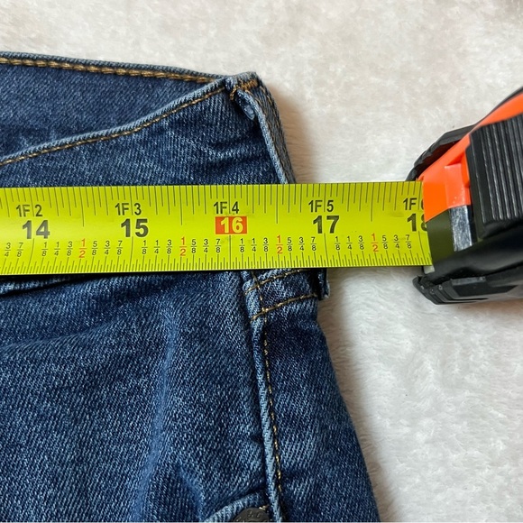 Levi’s Signature Women’s Athletic Jeans - Size 32x32 - Picture 9 of 16